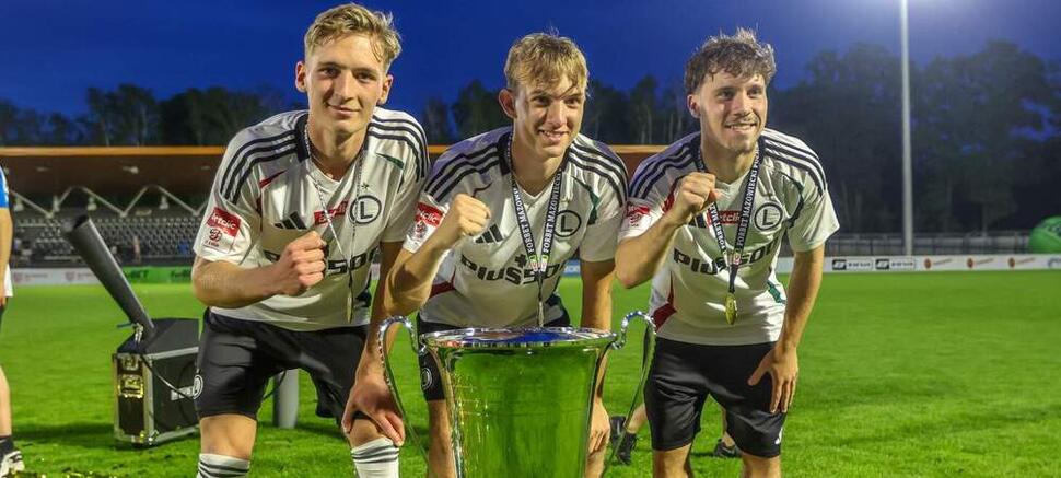 Viktor Karolak Maciej Saletra Samuel Sarudi KS CK Troszyn – Legia Warszawa 1:3