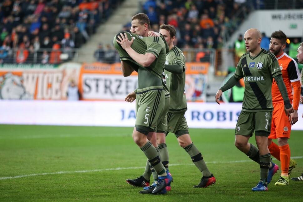 News: Premierowe gole Dąbrowskiego i Szymańskiego