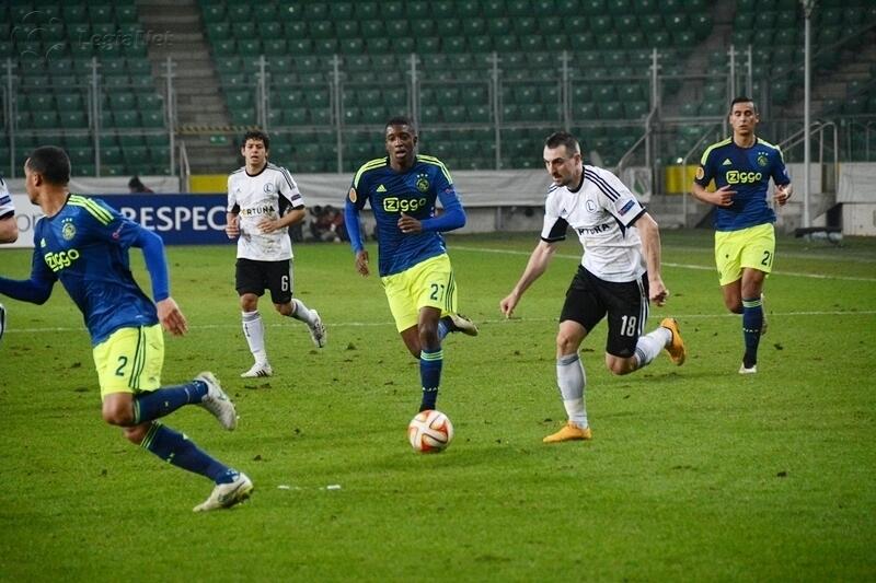 News: LE: Bazoer odchodzi z Ajaksu