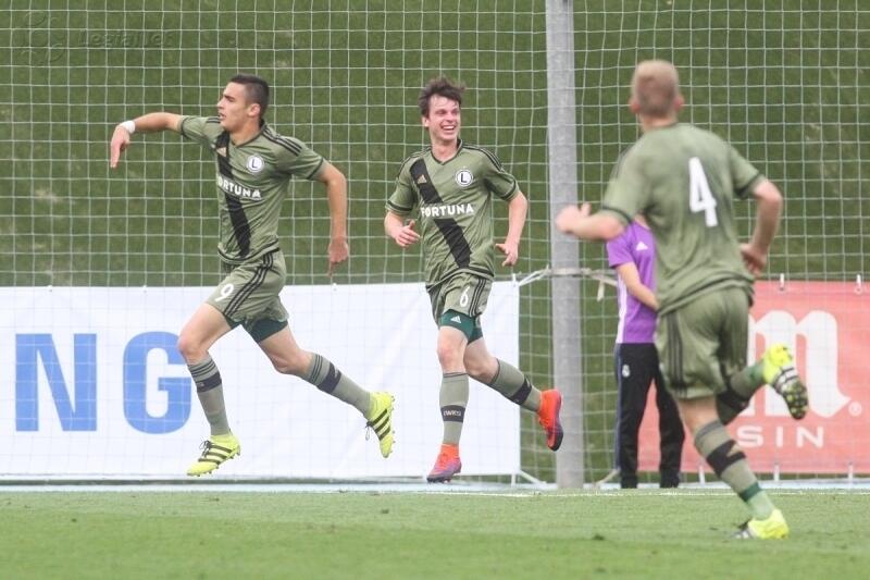 News: UYL: Użądlić Niemców
