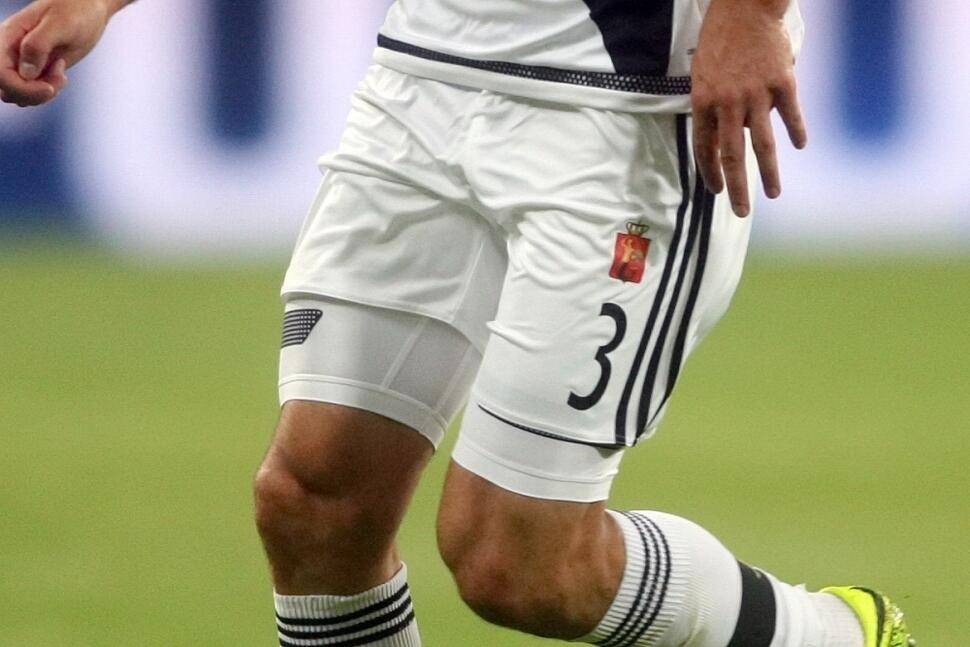 News: Spór o herb Warszawy na strojach Legii