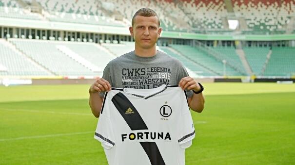 News: Oficjalnie - Maciej Dąbrowski piłkarzem Legii