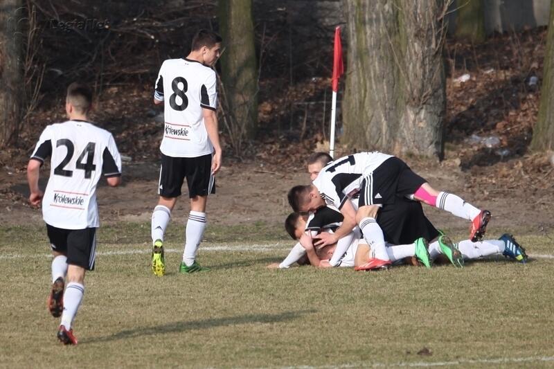 News: Rezerwy: Start po trzy punkty