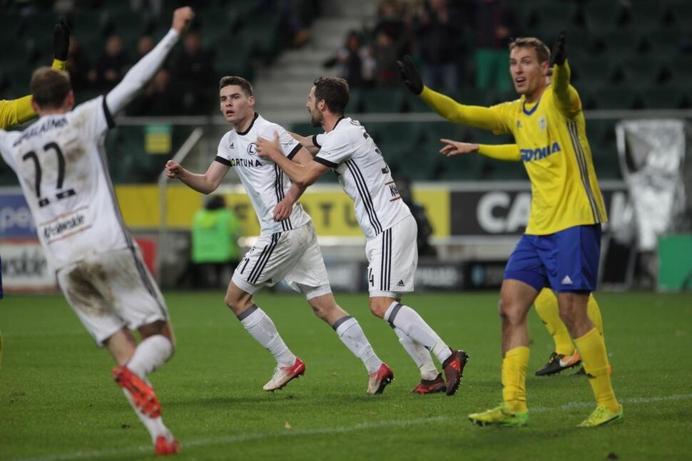 News: Legia - Arka: 2:0 (1:0) - Awans na drugie miejsce w tabeli