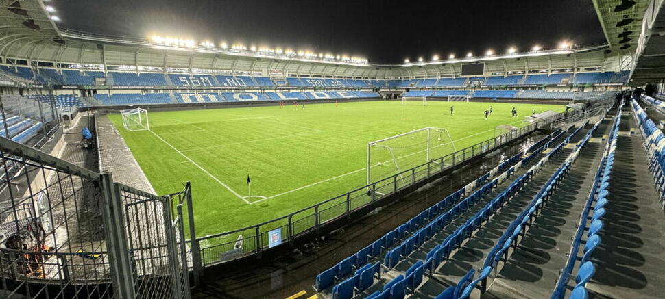 stadion Molde Piłkarze Legii trenowali w Molde