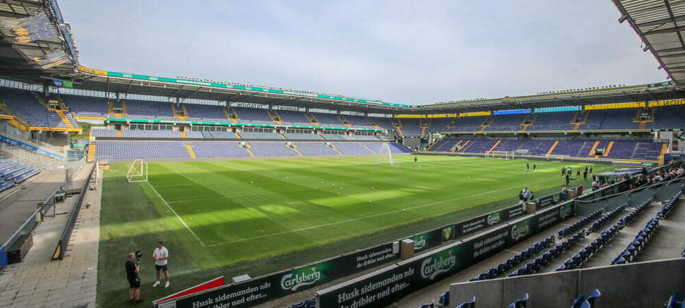 stadion Brondby Piłkarze Legii trenowali na stadionie Broendby