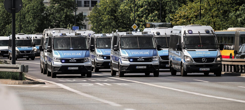 policja Przemarsz kibiców przed FInałem PP