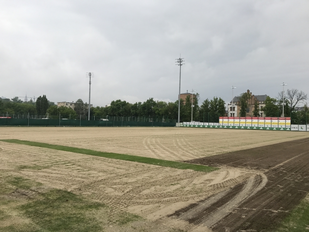 News: Renowacja płyty bocznego boiska