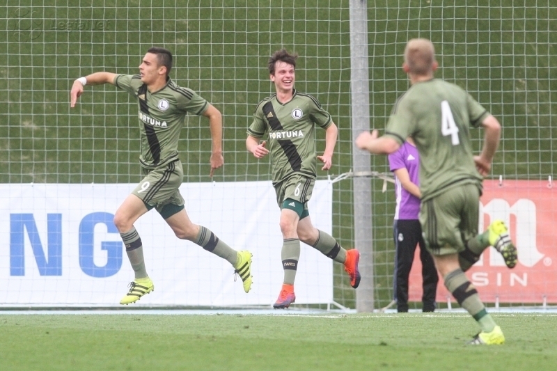News: UYL: Użądlić Niemców