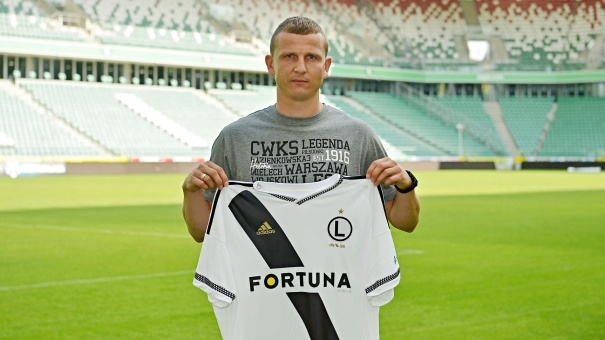 News: Oficjalnie - Maciej Dąbrowski piłkarzem Legii