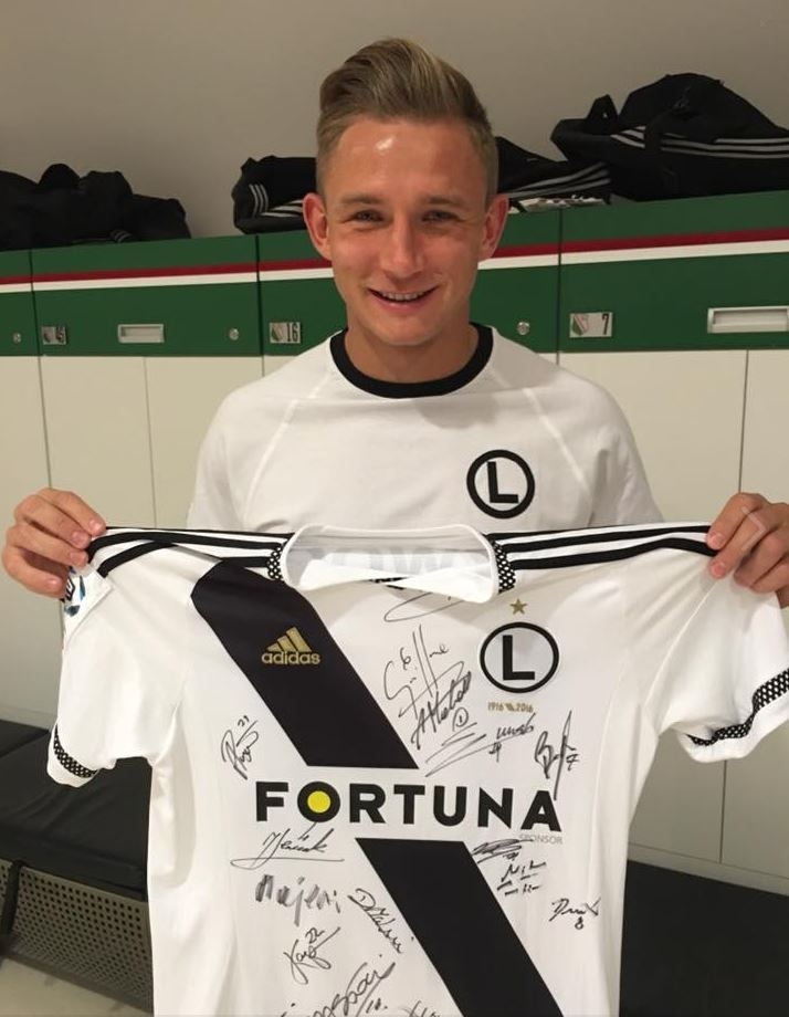 News: Aukcja z koszulką z autografami dla Krzyśka