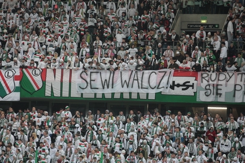 News: Koszulka z podpisami piłkarzy dla wiernej fanki