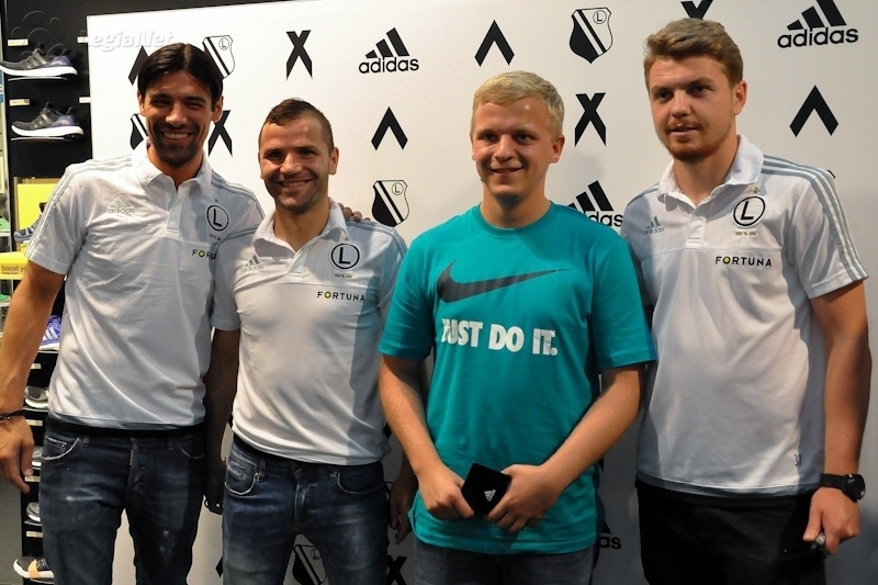 News: Piłkarze spotkali się z kibicami w sklepie Adidasa