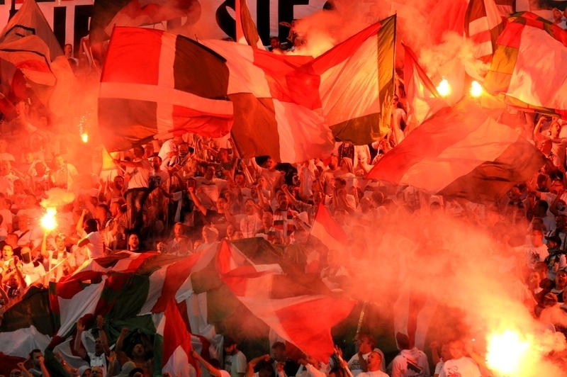 News: Legia napełnia trybuny rywali. Lech zyskał 1,7 mln złotych