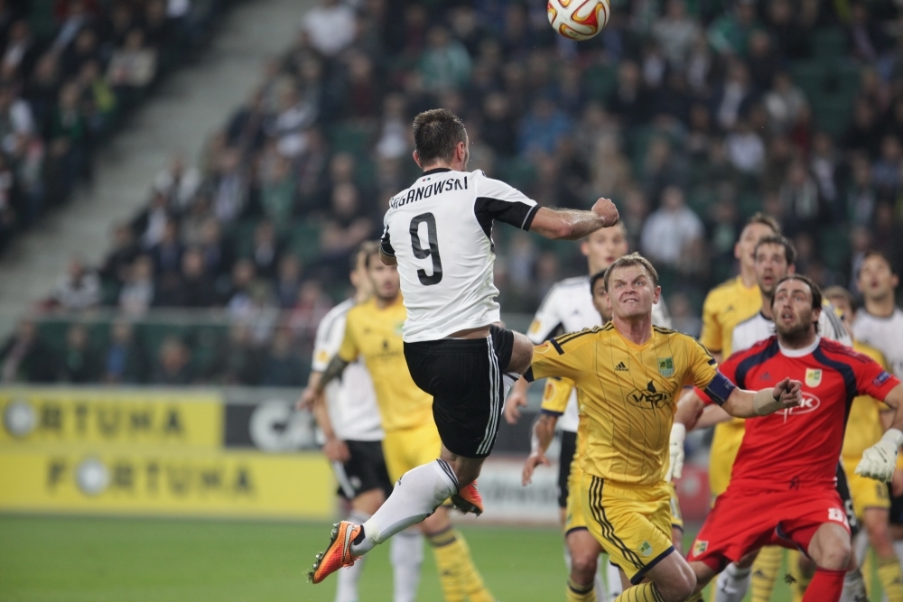 News: Legia - Metalist 2:1 (1:1) - Niepokonani z awansem