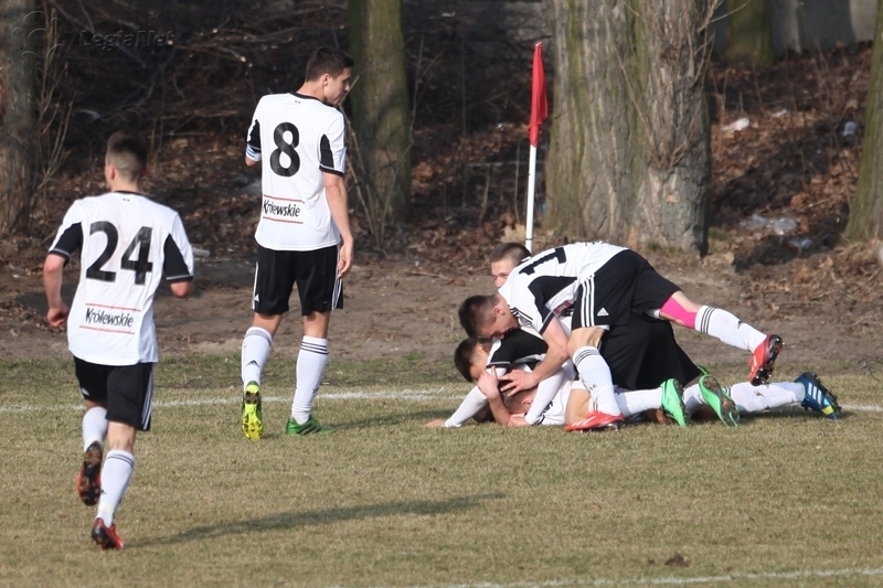 News: Rezerwy: Start po trzy punkty