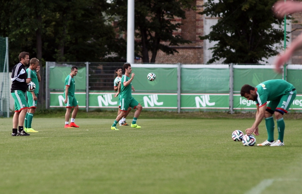 News: Pierwszy trening piłkarzy Legii z Piechem w tle