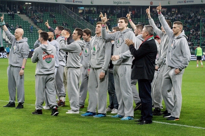 News: Koszykarze cieszyli się razem z kibicami na stadionie