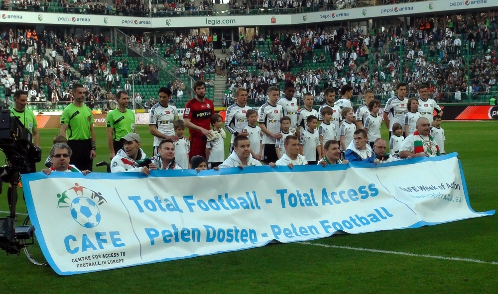 News: Kibice niepełnosprawni unieśli flagę - WIDEO