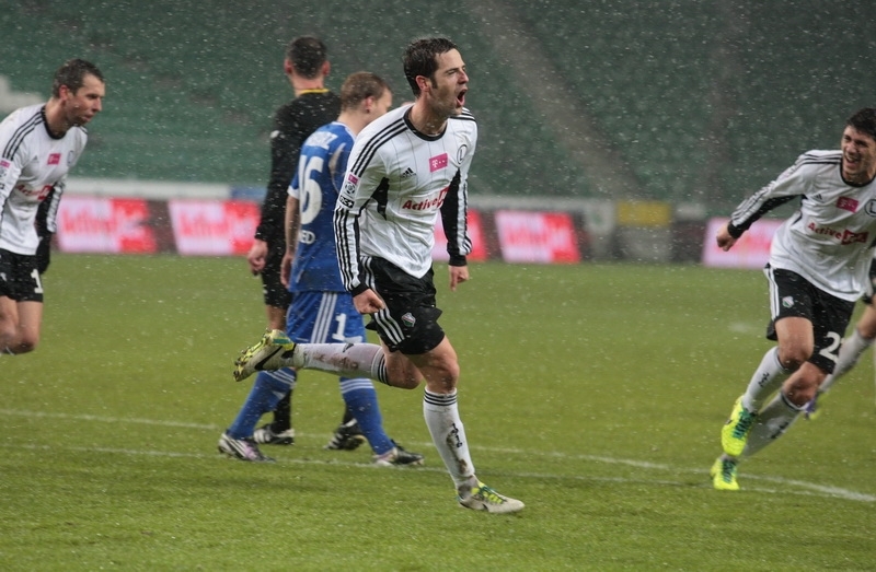 News: Legia Warszawa - Ruch Chorzów 2:0 (1:0) - Trzy "oczka" bez kibiców