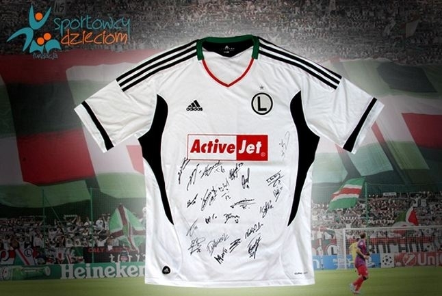 News: Koszulka meczowa z autografami piłkarzy - aukcja