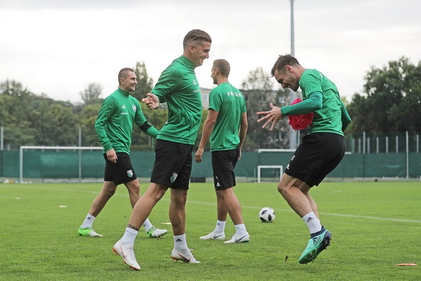 Legia i Cork trenowały przy Łazienkowskiej - wideo