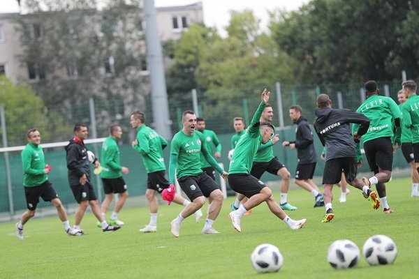 Legia i Cork trenowały przy Łazienkowskiej - wideo