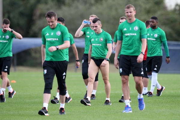 Premierowy trening na boisku
