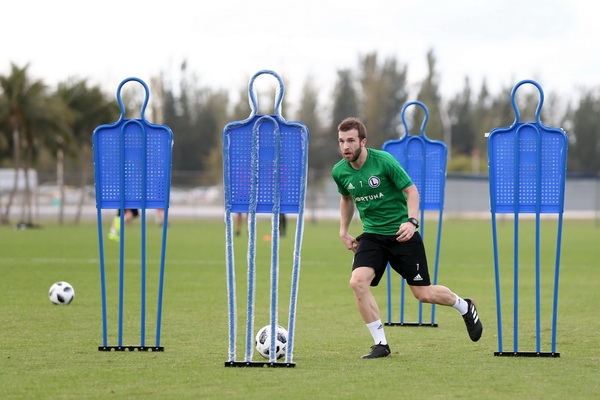 Premierowy trening na boisku