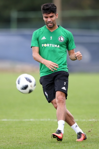 Premierowy trening na boisku