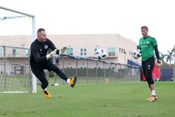 Premierowy trening na boisku