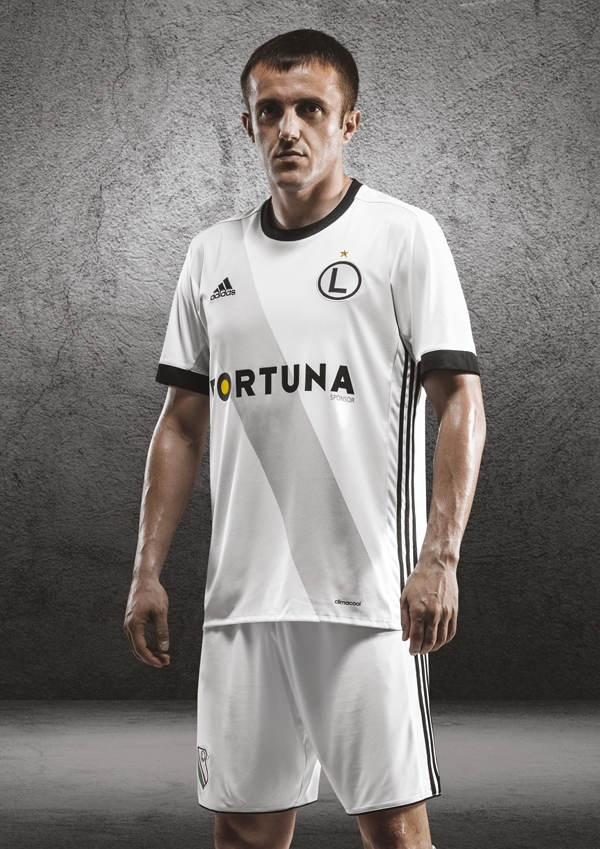 Legia Warszawa prezentuje nowe stroje