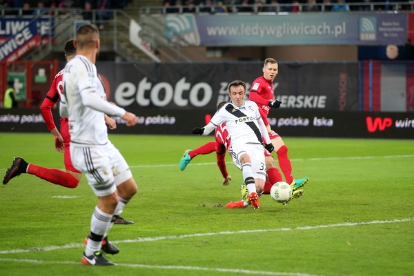 Piast - Legia 1:5 (0:2) - Z przytupem na podium