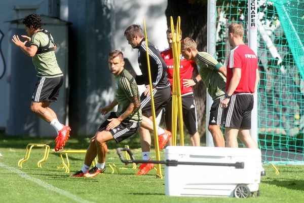 Trening piłkarzy Legii już z Czerwińskim i Radoviciem