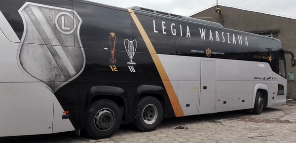 Nowy wygląd autokaru Legii
