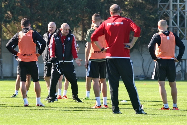 Intensywny trening w pełnym słońcu