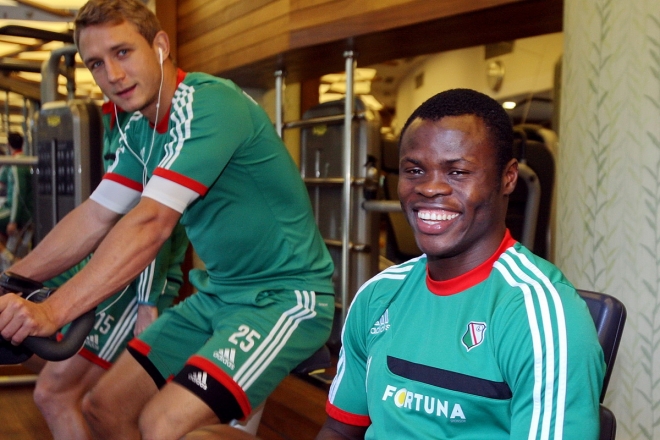 Taye Taiwo dołączył do zespołu Legii