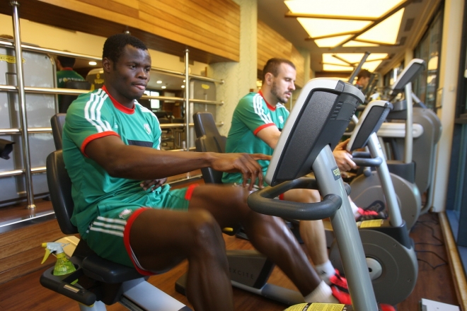 Taye Taiwo dołączył do zespołu Legii