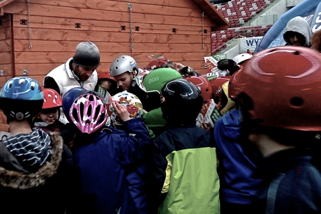 Hokeiści popularyzowali hokej na Stadionie Narodowym - WIDEO