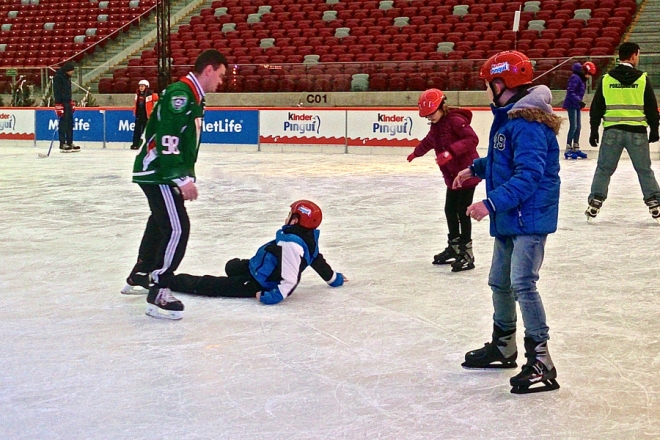 Hokeiści popularyzowali hokej na Stadionie Narodowym - WIDEO