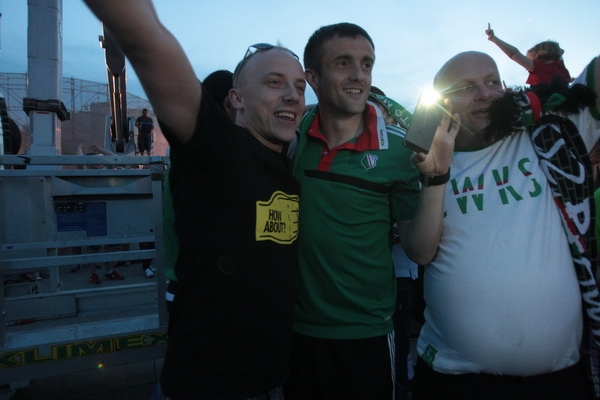 Król Zygmunt ubrany w barwy Legii