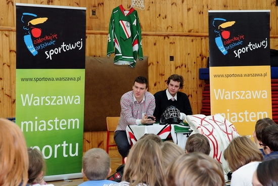 Hokeiści z wizytą w szkole podstawowej