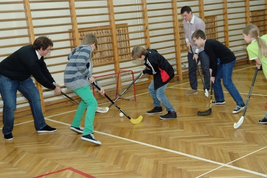 Hokeiści z wizytą w szkole podstawowej