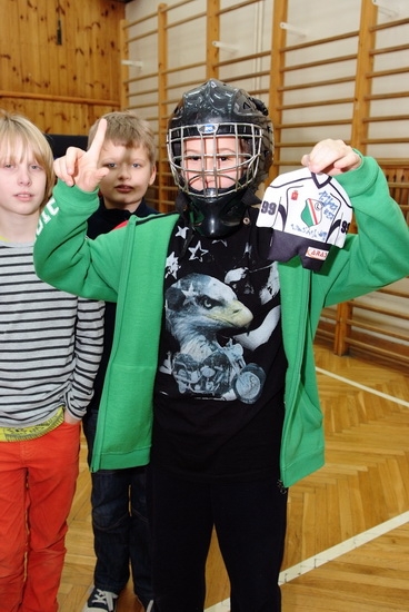 Hokeiści z wizytą w szkole podstawowej