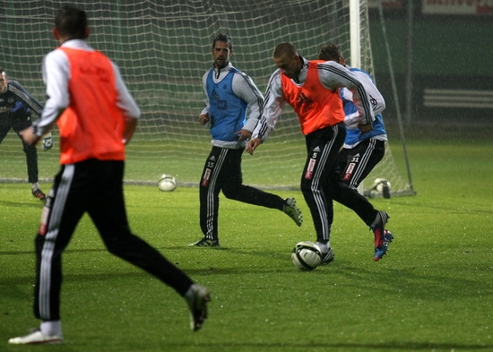 Trening w deszczu, Kosecki i Choto biegali wokół boiska