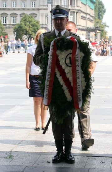 Kibice Legii złożyli wieniec na Grobie Nieznanego Żołnierza