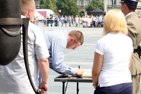 Kibice Legii złożyli wieniec na Grobie Nieznanego Żołnierza