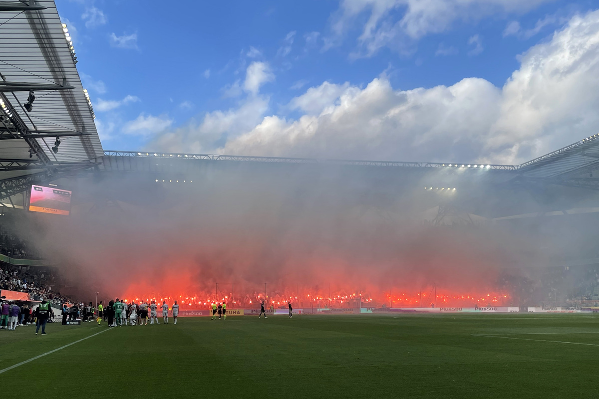 stadion Legii oprawa oprawy kibice