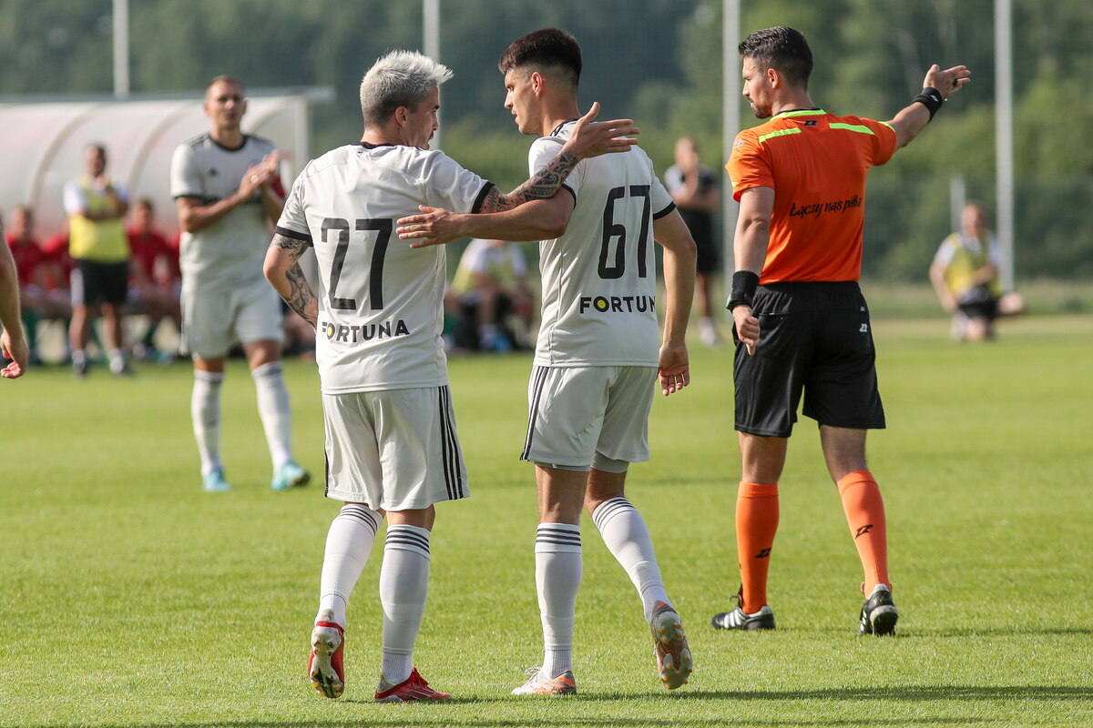 Josue Pesqueira Bartosz Kapustka