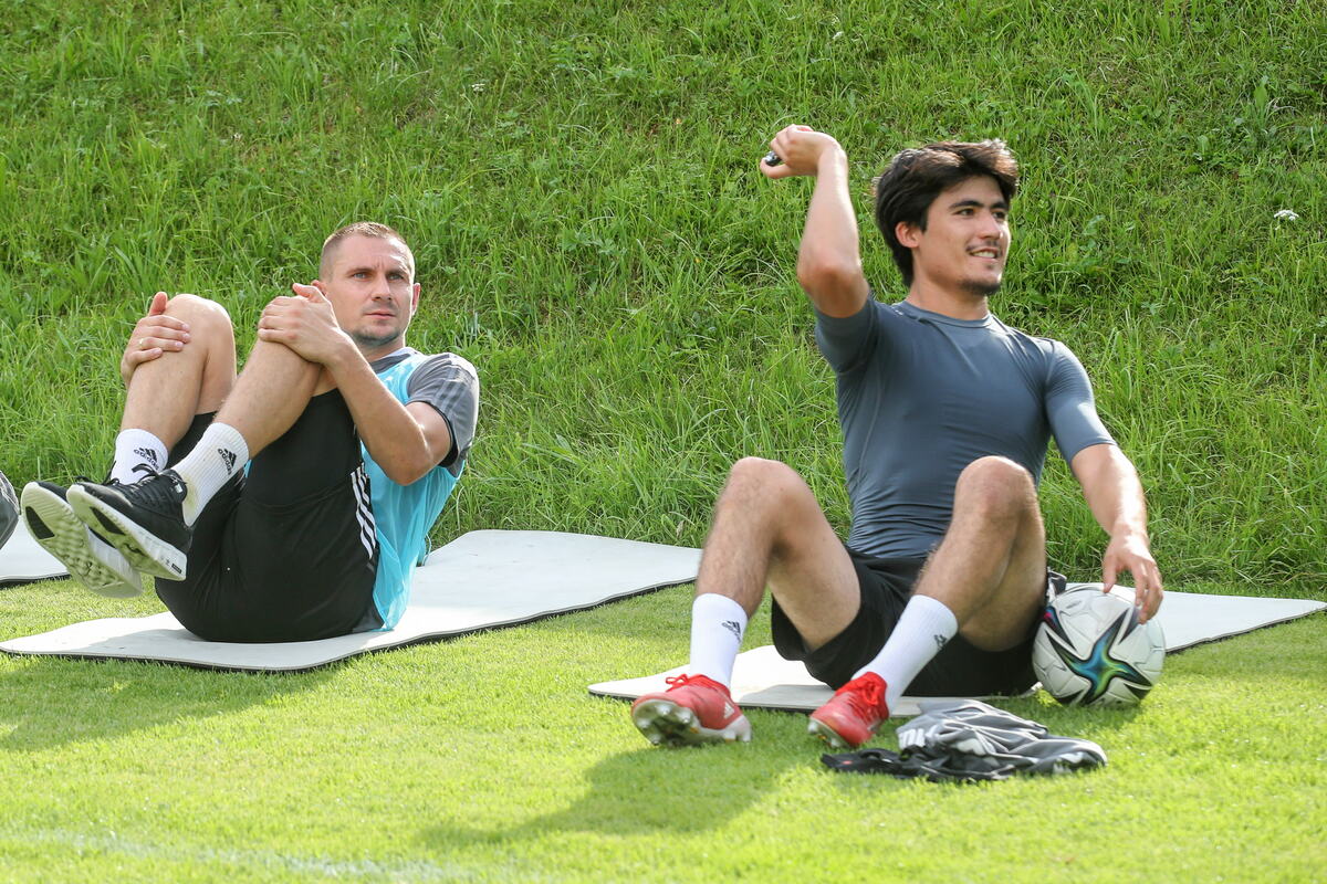 Artur Jędrzejczyk Jasurbek Yaxshiboyev